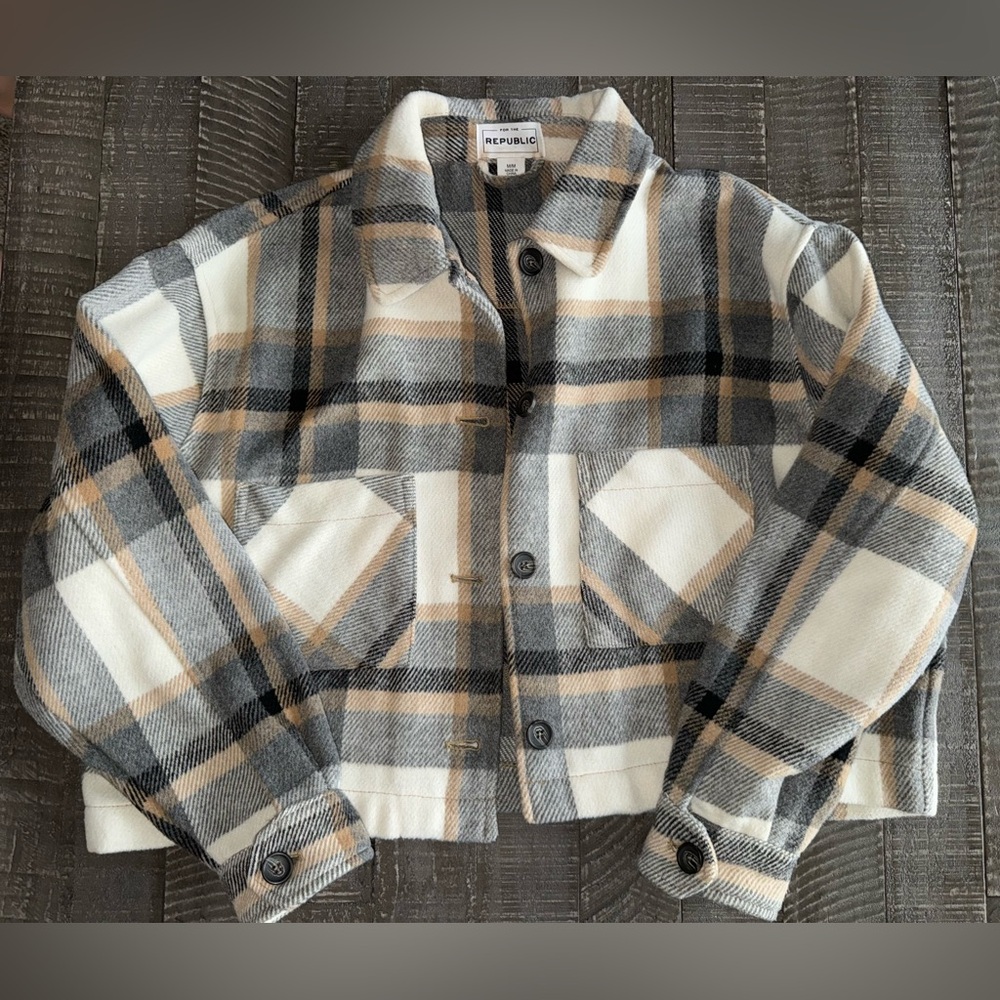 Adorable Women’s cropped shacket